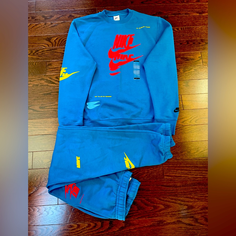 Nike Sportswear Sport Essentials+ Men's Fleece Crewneck and Sweatpants